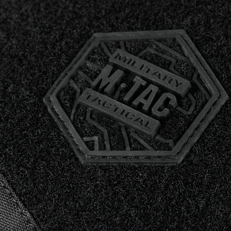 Nærbillede af M-Tac Sling Pistol Taske Elite Hex med Velcro i sort Cordura stof med militæremblem.