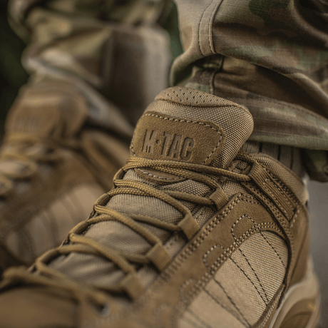 M-Tac Sneakers Tactical Demi-Season Pro Line i suede og Cordura med Vibram-sål i naturen, designet til outdoor og taktiske aktiviteter