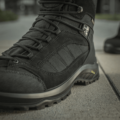 M-Tac Taktiske Demi-Season Støvler Pro Line med slidstærkt suede, Cordura-tekstur og Vibram-sål til greb og komfort.