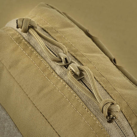 M-Tac Utility Taske Elite Medium i slidstærkt materiale med dobbelt lynlås og tæt syning, vist i galleri position 1.