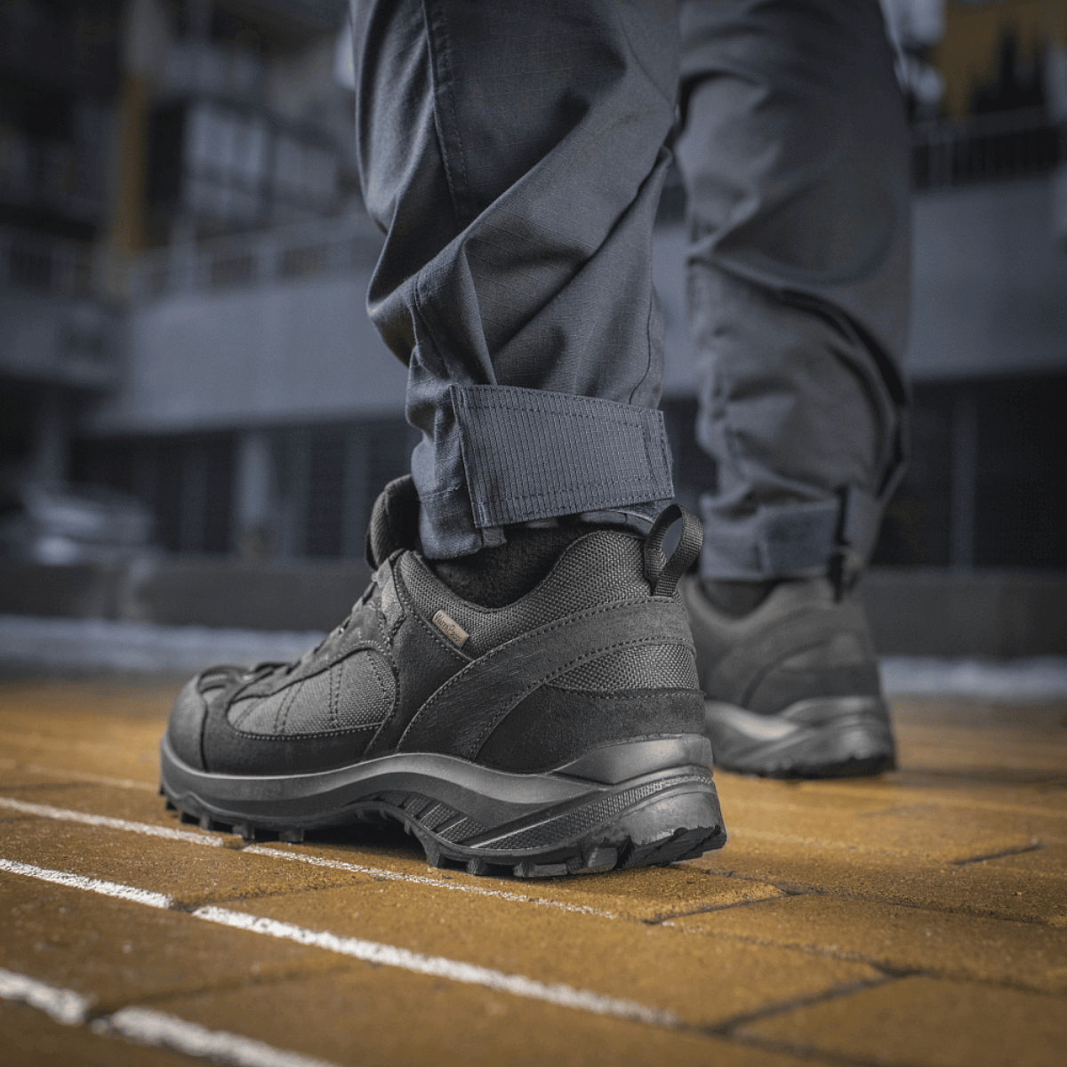 M-Tac Taktiske Bukser Patriot Gen. II Flex i brug til træning, skydning eller hverdag med letvægts rip-stop stof og sidelommer.