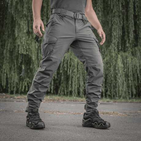 M-Tac Taktiske Bukser Aggressor Gen. II Flex i naturen med fokus på funktion og komfort.
