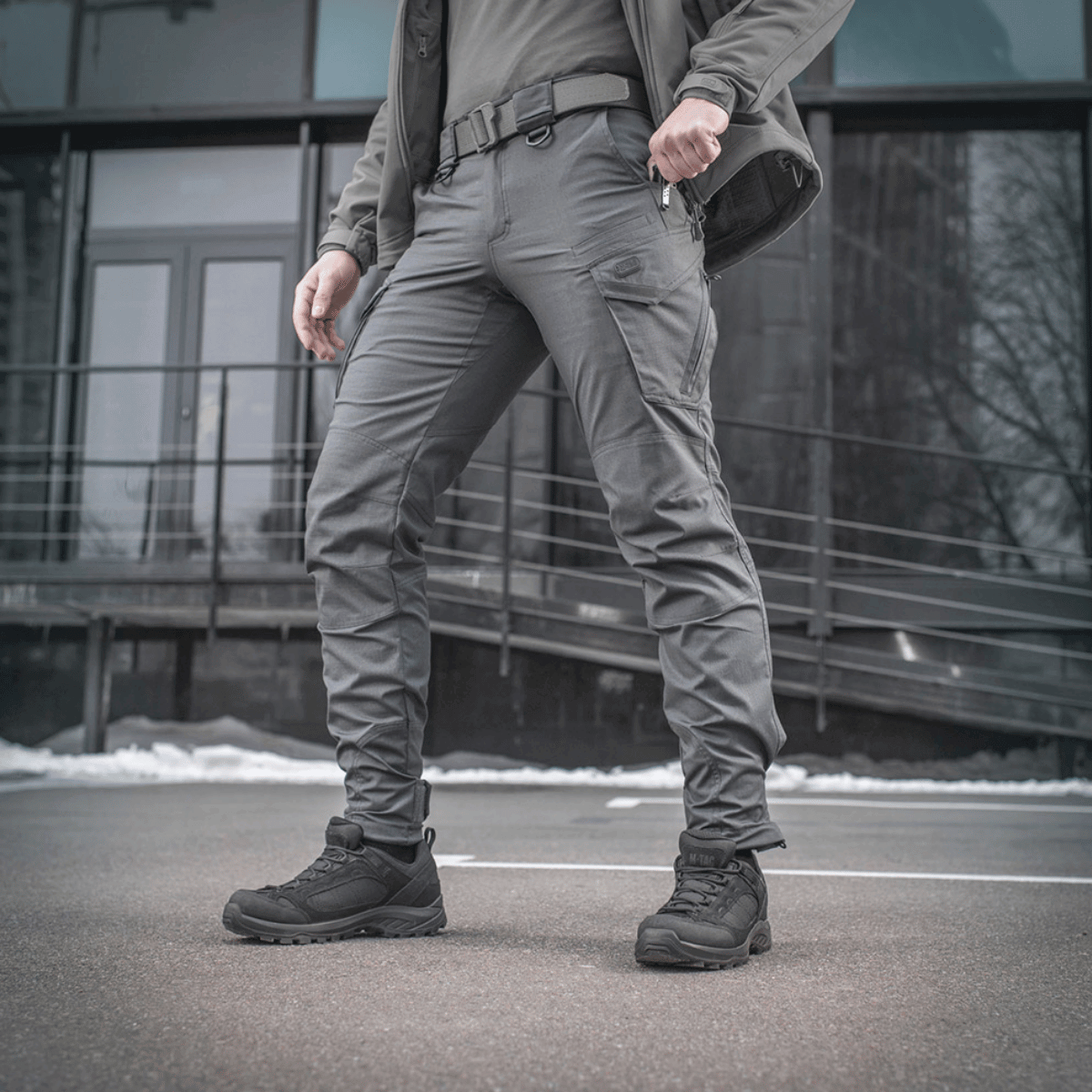 M-Tac Taktiske Bukser Aggressor Gen. II Flex til træning og afslappede gåture, designet med let rip-stop stof og Teflon-belægning.