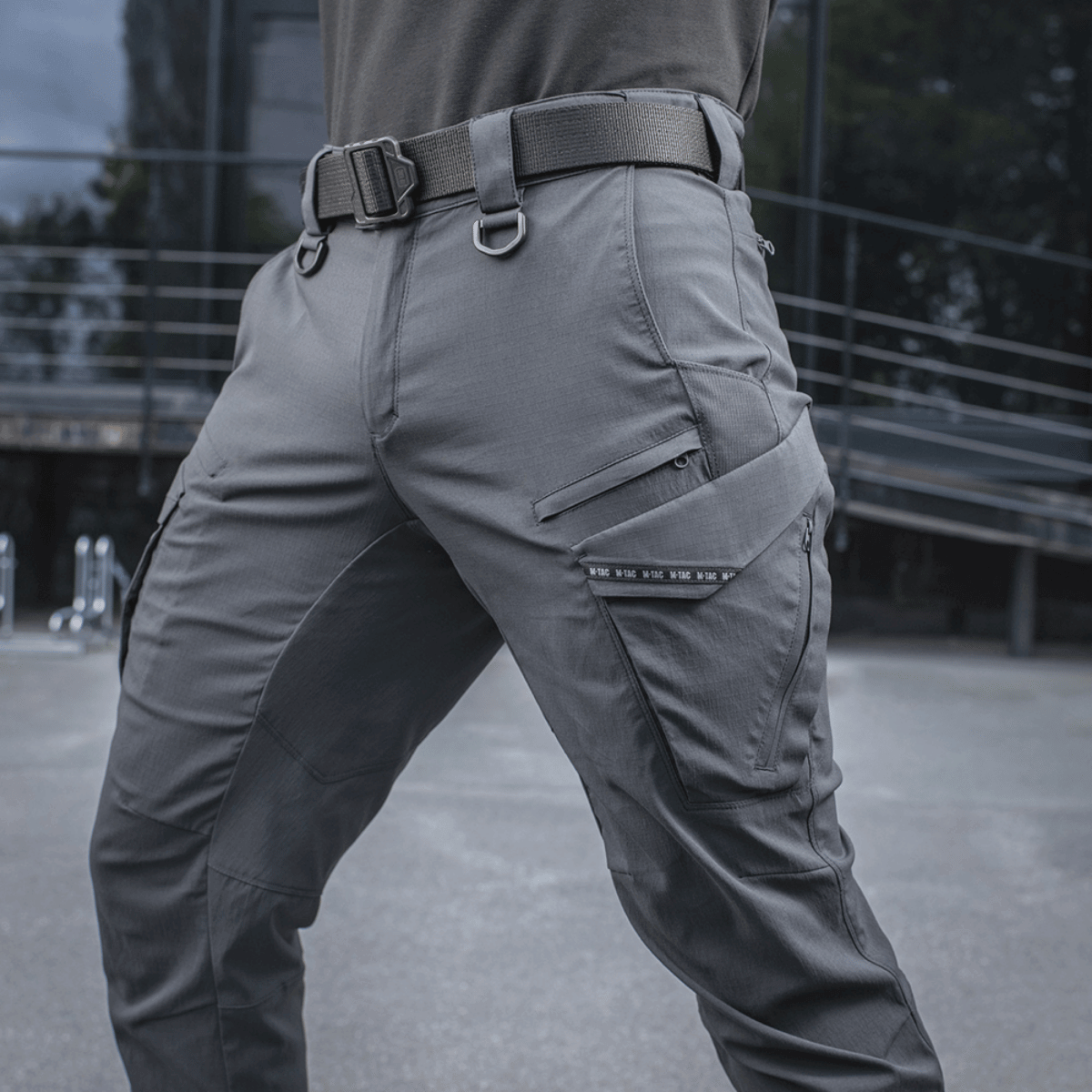 M-Tac Bukser Aggressor Summer Flex i let Rip-Stop nylon, ideelle til varmt vejr, der fremhæver komfort og taktisk design.