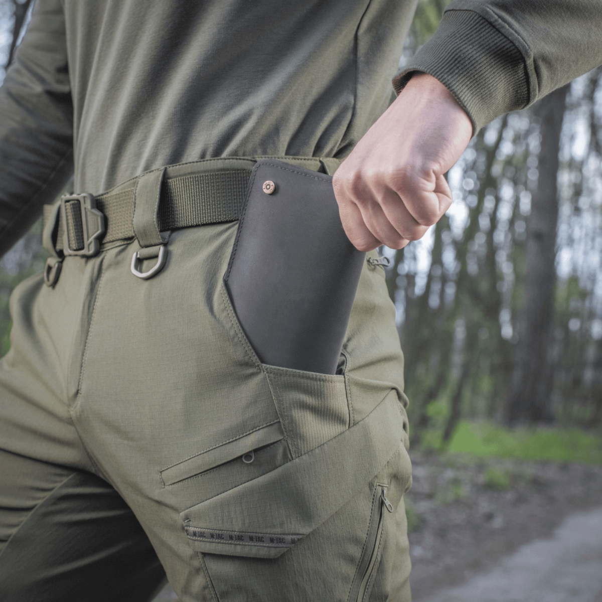 M-Tac Bukser Aggressor Summer Flex i let Rip-Stop nylonstof med forbedret åndbarhed, perfekte til varmt vejr og taktisk komfort.