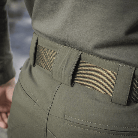 M-Tac Bukser Aggressor Summer Flex i Rip-Stop nylonstof, ideelle til varmt vejr og taktisk brug, viser bæltestrop detalje.