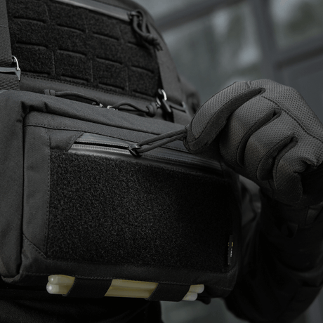 M-Tac Admin Pouch Large Elite Gen.II i robust Cordura 500D med AquaGuard lynlås og velcro-panel til patches, designet til effektiv opbevaring.