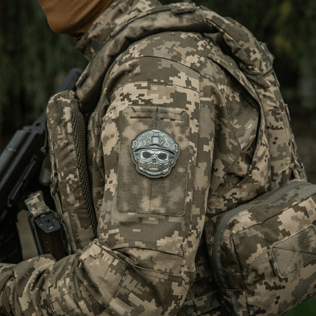 M-Tac Patch Emoji #4 på camouflagejakke med Velcro, sjov morale patch med 3D-effekt. Perfekt til udstyr eller tøj. PVC-materiale.
