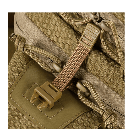 M-Tac Buckler Taske Elite Hex i nærbillede viser Hex-Cordura stof med MOLLE-system til ekstraudstyr.