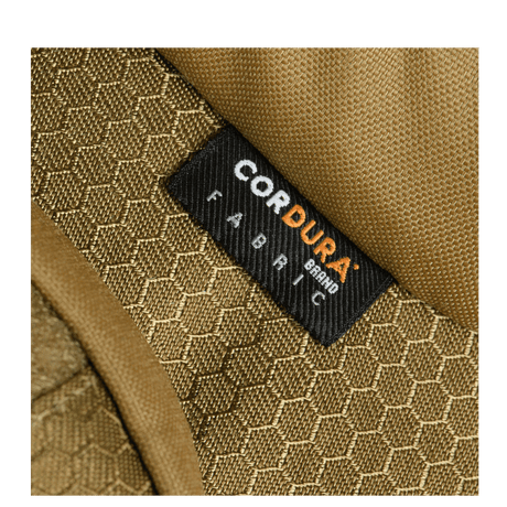 Nærbillede af M-Tac Bat Wing Taske Elite Hex med slidstærkt Cordura Hex materiale og Cordura brandmærke.