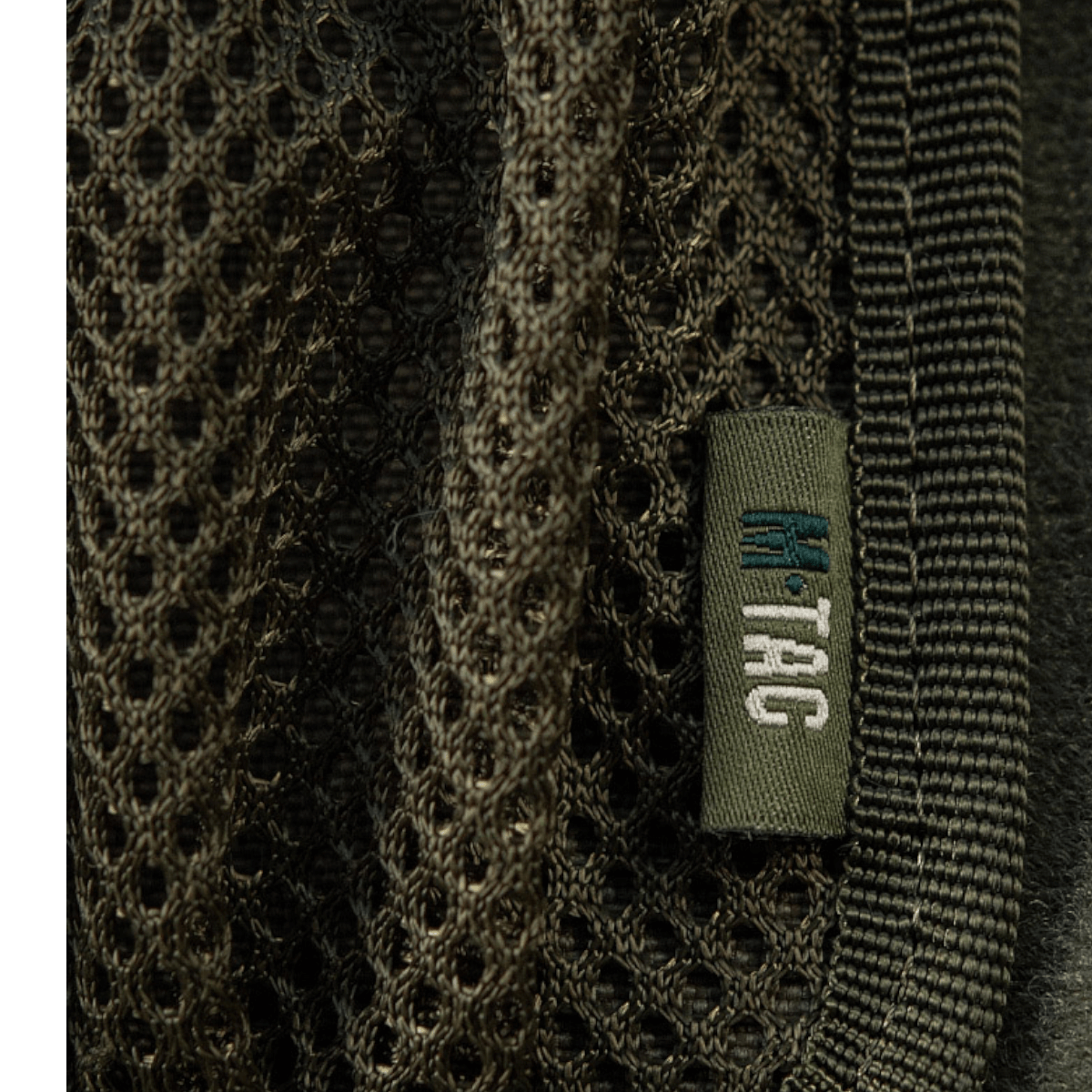 M-Tac Hook & Loop Low Profile Admin Panel med mesh og Velcro-design til mønstret opbevaring i taske eller rygsæk.