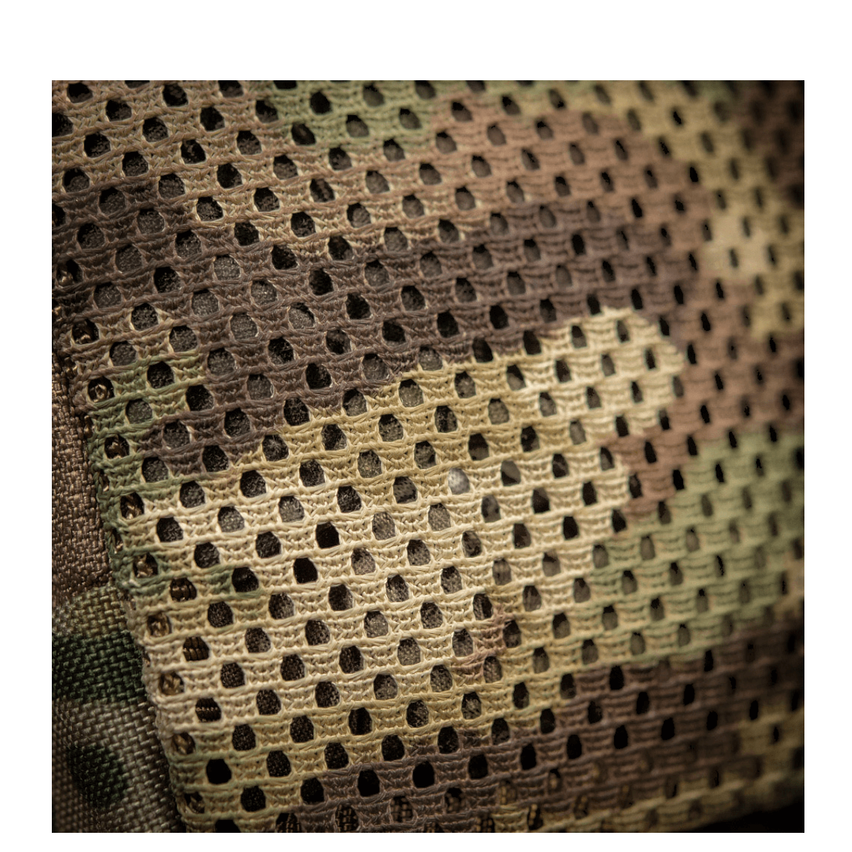 Nærbillede af M-Tac Hook & Loop Utility Panel med camouflage mesh design.