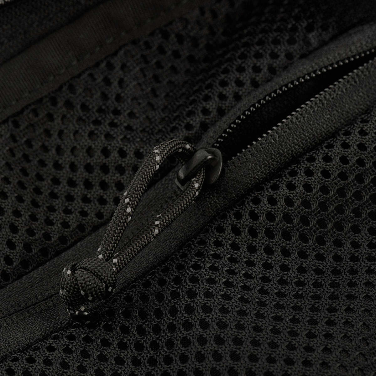 Close-up af lynlåsen på M-Tac Magnet XL Bag Elite