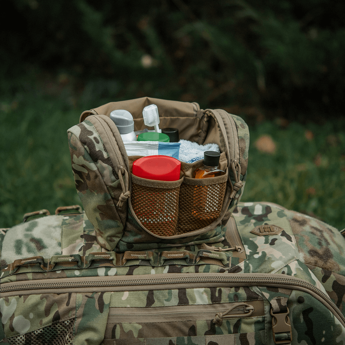 M-Tac Toilettaske Elite Gen.II med opbevaring til hygiejneartikler, kompakt og organiseret til rejser og udendørs aktiviteter.