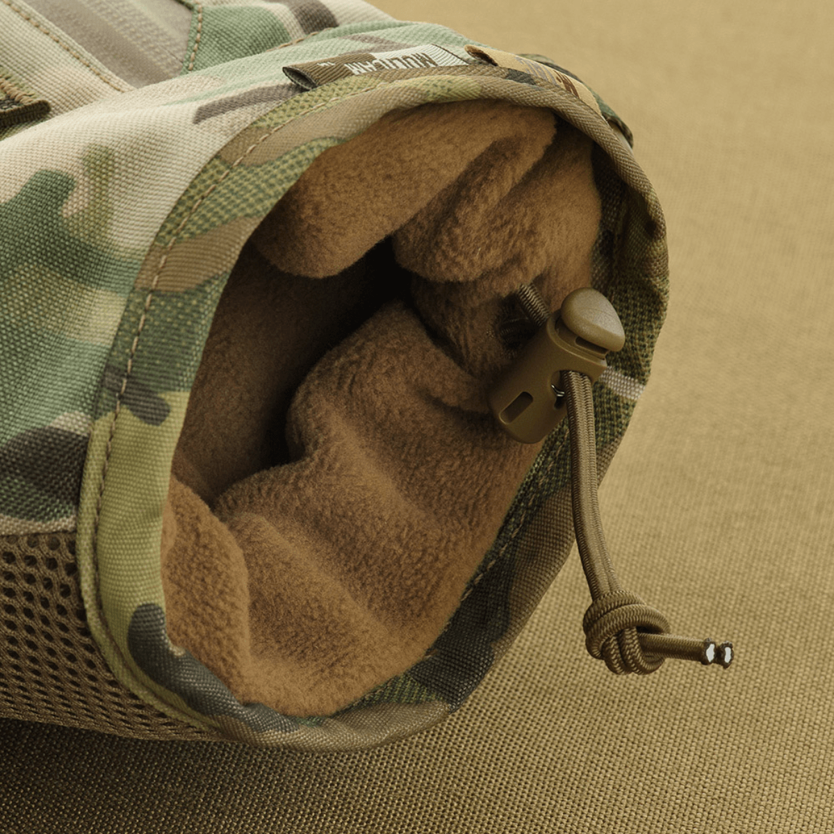 M-Tac Taktisk Håndvarmer Elite med blødt fleecefor og camouflage-design.