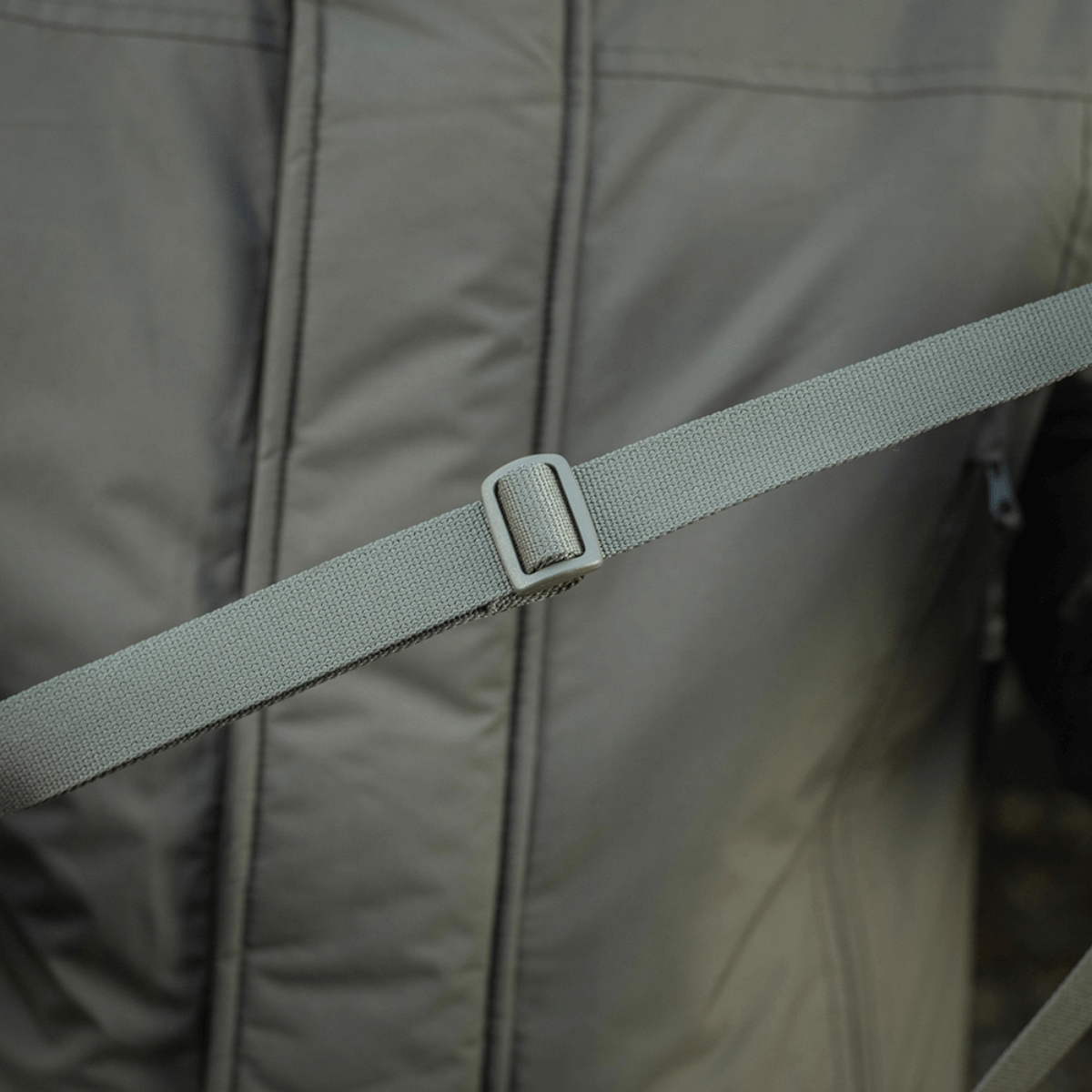 M-Tac Taktisk Håndvarmer Elite med justerbar rem, fremstillet i slidstærkt Cordura 500D, perfekt til kolde vejrforhold.