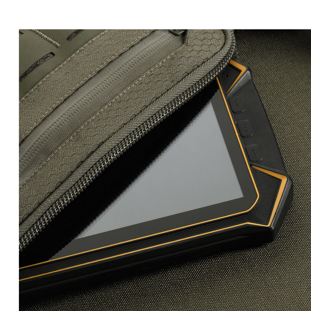 M-Tac Admin Taske Elite med holdbart Cordura stof og rummelig indvendig lomme, der beskytter en tablet. Designet til funktionel brug.