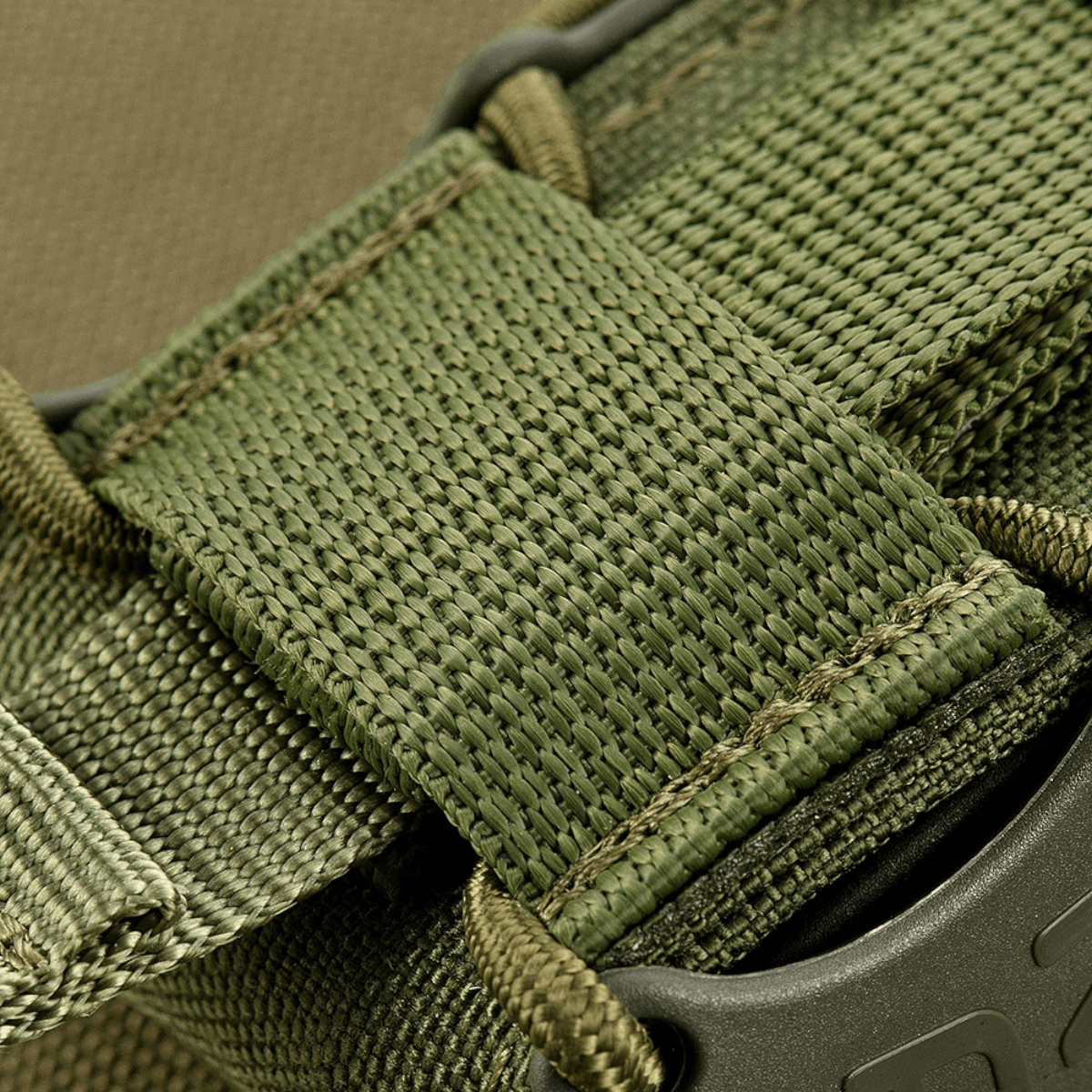 Detalje af M-Tac PCC Magasinlomme Kolchan i slidstærkt Cordura 1000D med stødresistente plastikindsatser.