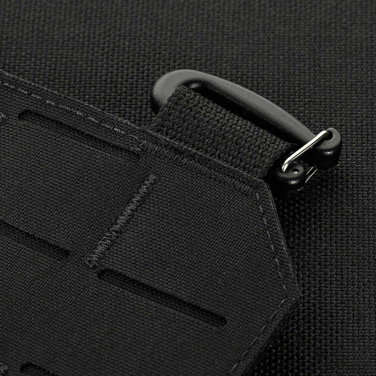 Nærbillede af M-Tac Frontpanel til Plate Carrier Cuirass QRS XL i slidstærkt Cordura 500D med Woojin-kroge og Velcro fastgørelsesmuligheder.