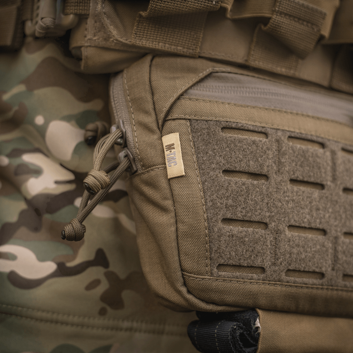 M-Tac Lomme til Tilbehør Lower Large Elite i robust Cordura 500D med YKK lynlåse på camouflagebaggrund, ideel til udstyr.