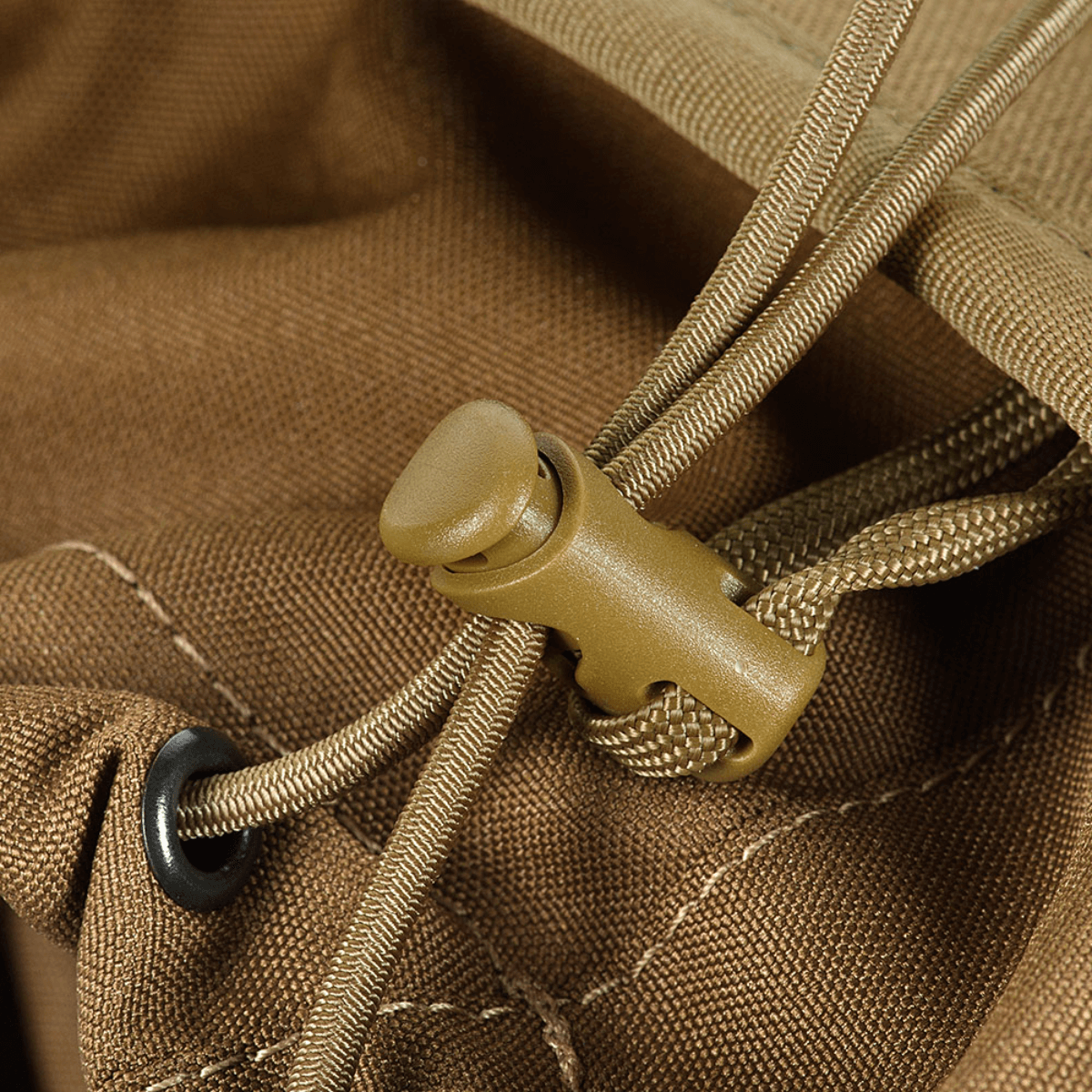 Nærbillede af M‑Tac Magasinsæk Dump Pouch Lite Elite i Cordura 500D med hurtiglukkesystem og drænnet bund.