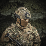 M‑Tac Hjelmcover Shroud Elite på TOR-D hjelm med MULTICAM camouflage og Velcro-paneler til beskyttelse og tilpasning.