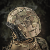 M‑Tac Hjelmcover Shroud Elite i MULTICAM camouflage på en TOR-D hjelm med Cordura 500D, designet til beskyttelse og tilpasning.
