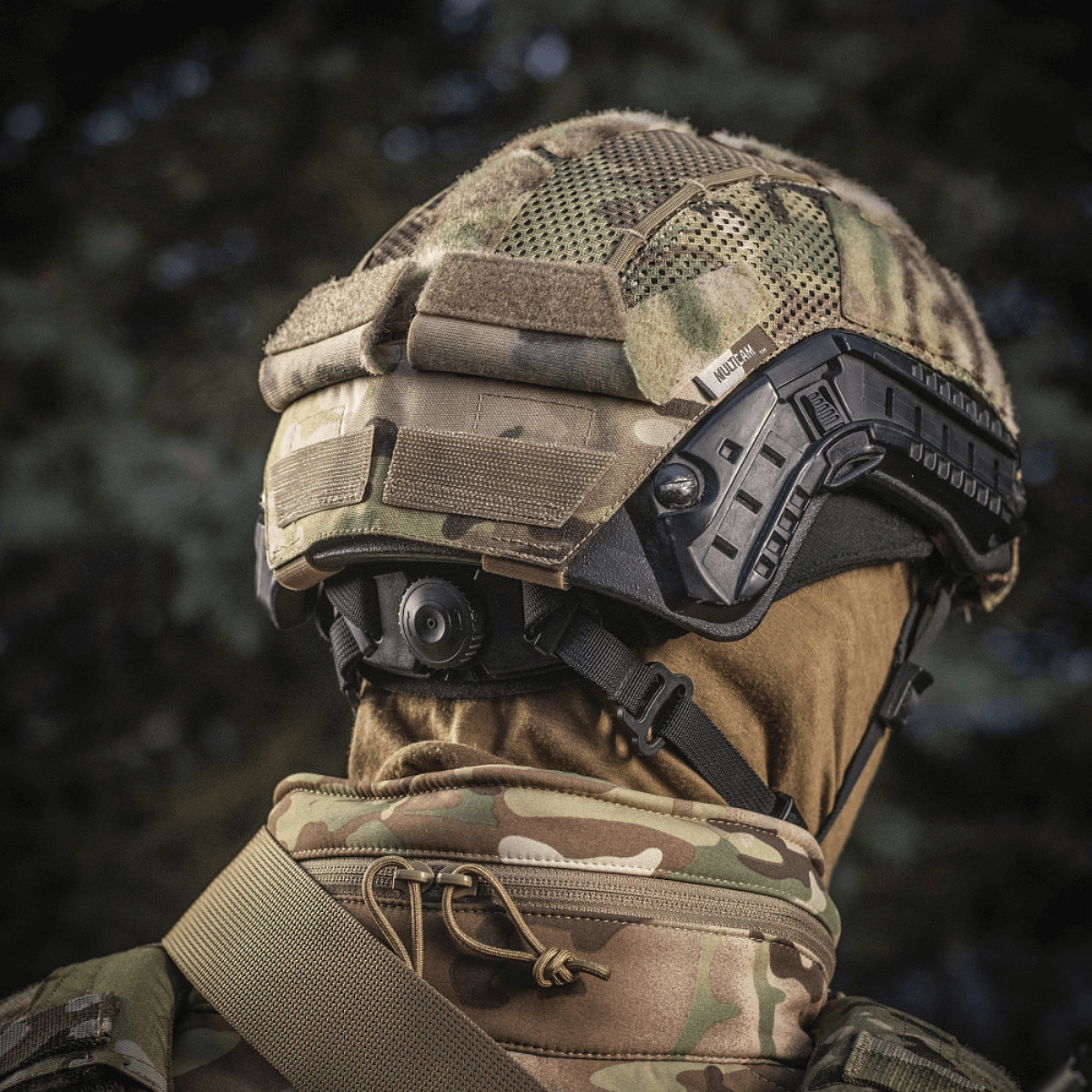 M‑Tac Hjelmcover Shroud Elite med MULTICAM til TOR-D hjelme, lavet af Cordura 500D mesh, beskytter mod skade, med velcro-paneler.