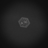 M‑Tac Vedligeholdelsesbakke 24x24 cm med elegant hexagon og logo, perfekt til våbenvedligeholdelse.