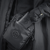 M‑Tac Pocket Bag Elite HEX i slidstærkt materiale med YKK lynlåse, ideel til EDC-udstyr som nøgler og dokumenter, sort design.