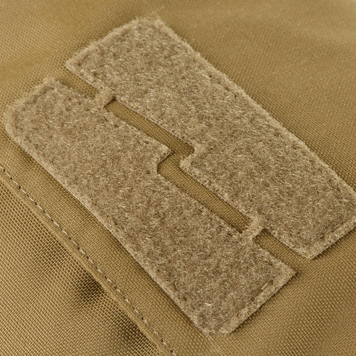 Nærbillede af M-Tac Pouch Sukharka Gen.3 XL med velcro panel til patches og ID, fremstillet i slidstærkt Cordura 500D materiale.