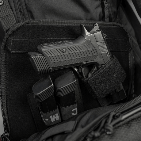 M-Tac Tablet Bag Laser Cut Hex med rum til skjult våben og hurtig adgang, med Laser Cut MOLLE panel til ekstraudstyr og tablet opbevaring.