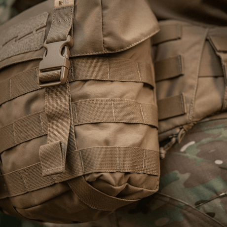 M-Tac Sukharka Gen.3 Pouch monteret på camouflagetøj, fremstillet i slidstærk Cordura 500D med justerbart låg og MOLLE-interface.