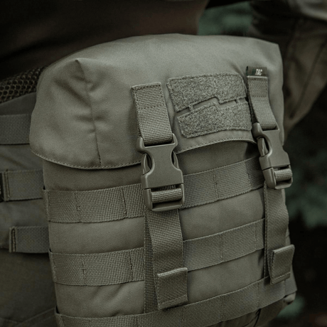 M-Tac Sukharka Gen.3 Pouch med MOLLE-interface og justerbart låg, lavet af slidstærk Cordura 500D, perfekt til militært brug.