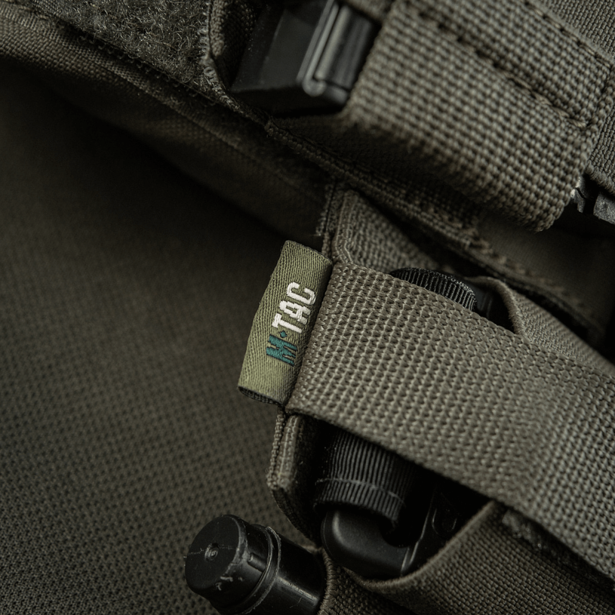 Nærbillede af M‑Tac Tourniquet Pouch Elastic Gen.5 i Cordura 500D med elastikbånd og velcro-lukning, perfekt til CAT tourniquet.