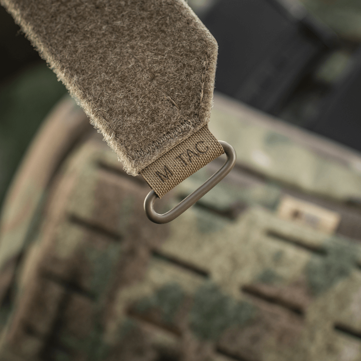 M-Tac Tiger Bælte Cobra Buckle - tæt på metalspændet på et taktisk udstyrsbælte med rugged design, perfekt til militær og politi.