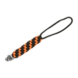 M-Tac Knife Lanyard Helix Skull i flettet paracord, med dødningehoved, tilføjer stil og funktionalitet til lommeknive.