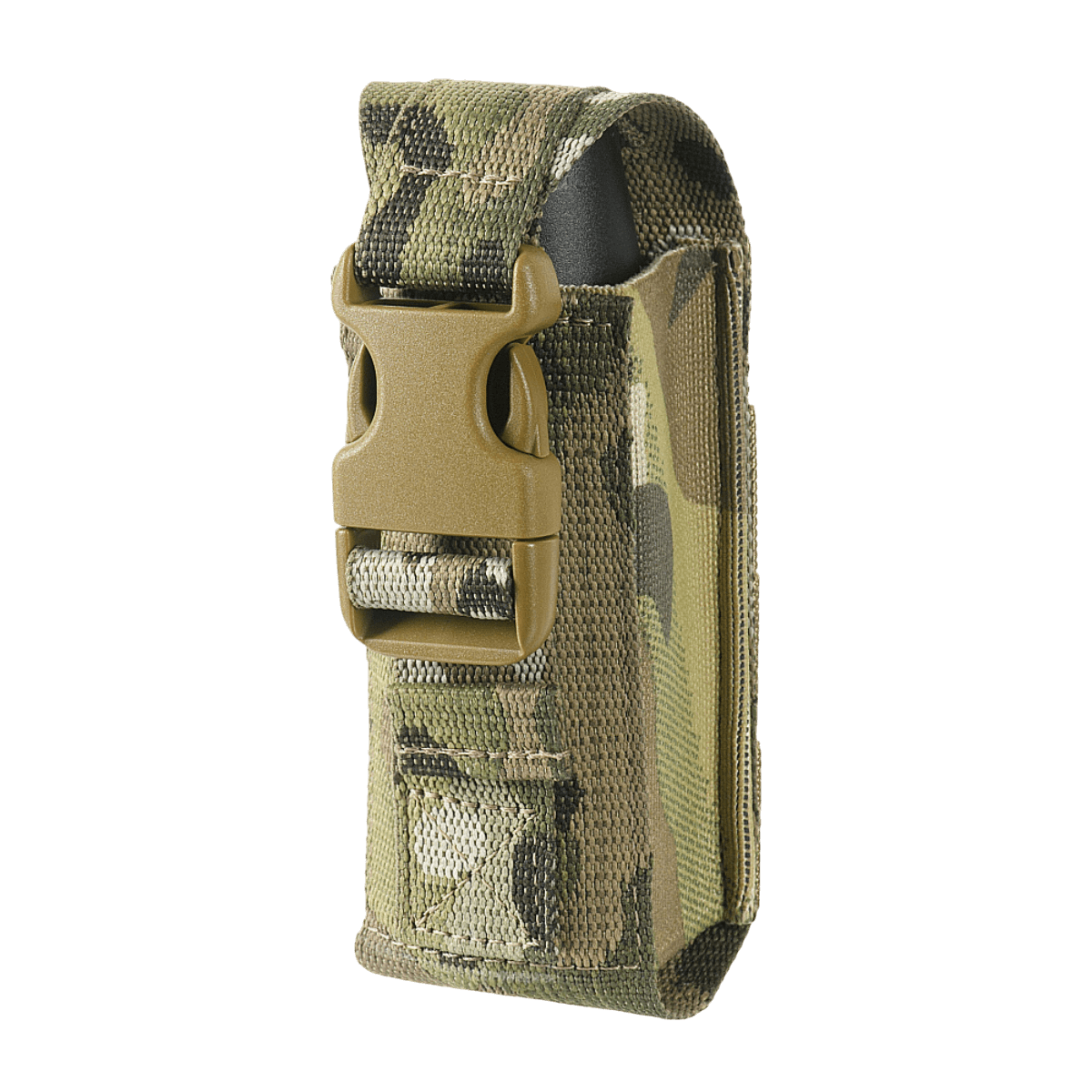 M-Tac Gasdåseholder Vertikal i camouflage med MIL-SPEC strop og Woojin-lås til sikker montering på bælte eller udstyr via MOLLE-system.