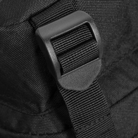 Nærbillede af rem på M-Tac Assault Pack Laser Cut rygsæk i sort polyester