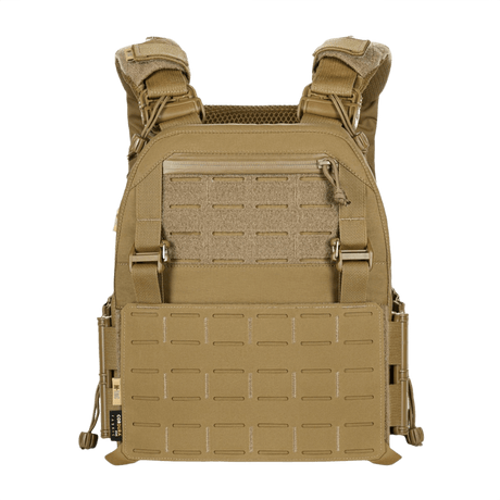 M-Tac Plate Carrier Cuirass FAST Elite Gen.II i tan farve, med slidstærkt Cordura 500D materiale og hurtiglåse, set forfra.