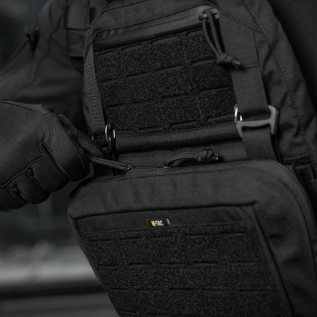 M-Tac Admin Pouch Large Elite i sort, lavet af robust Cordura 500D, perfekt til opbevaring af taktisk udstyr. Visning med laser cut velcro.