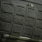 M-Tac Admin Pouch Large Elite i slidstærkt Cordura-materiale med velcro-panel til patches og taktikudstyr. Perfekt til opbevaring.