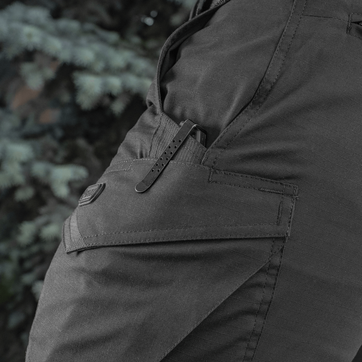 M-Tac Shorts Aggressor Short med taktisk lomme og D-ring, ideel til aktiv brug i naturen. Komfortabelt elastisk rip-stop materiale.