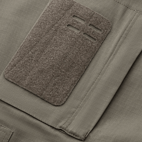 Detalje af M-Tac Jakke Patrol Flex med velcro ID-panel, ideel til taktisk brug og forstærket med YKK fittings.