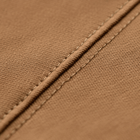 M-Tac Pullover 4 Seasons stofdetalje med robust søm, lavet af 95% bomuld og 5% elastan, perfekt til alsidig brug hele året.