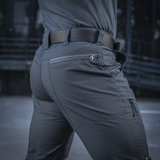 M-Tac Tactical Bukser Patrol Gen II Flex bukser i aktion, fremhæver fleksibilitet og holdbarhed. Perfekte til taktiske opgaver.
