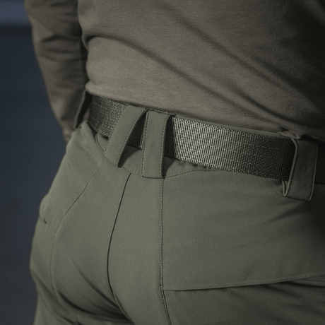 M-Tac Bukser Rubicon Flex i grøn, fokus på bæltestropper og strækstof for maksimal komfort og bevægelsesfrihed.