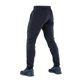 Bagfra visning af M-Tac Bukser Stealth Cotton, alsidige sportsbukser med elastik i taljen og åbne sidelommer, i sort farve.