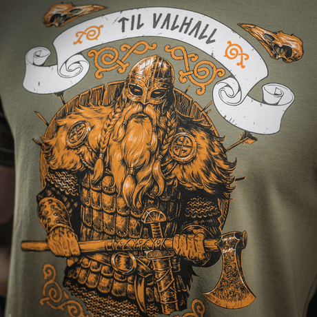M-Tac T-shirt Viking med frontdesign af en viking med økse, teksten 'Til Valhall' fremhæver nordisk krigerånd.