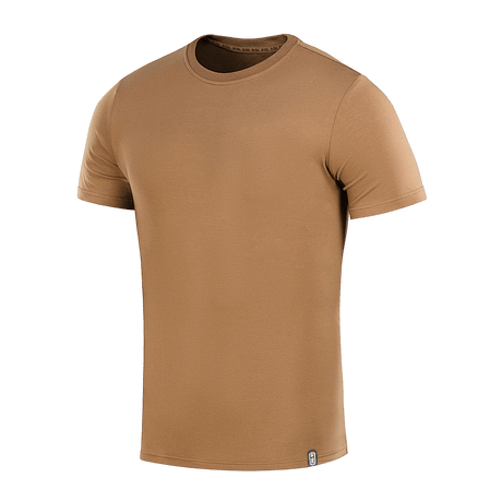 M-Tac T-shirt 93/7 Summer i beige, perfekt til sommerdage med sit lette og åndbare materiale af bomuld og elastan.